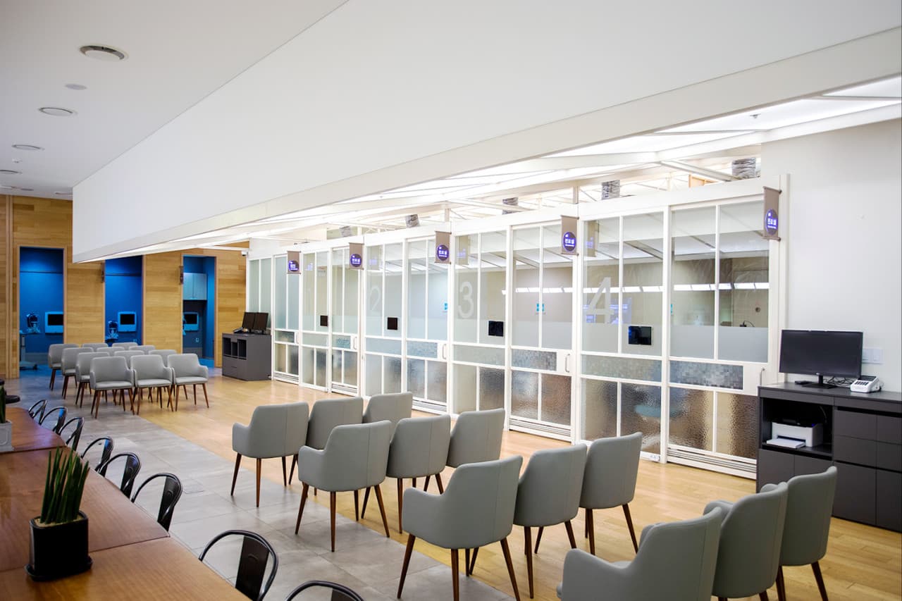 B&Viit EyeCenter 1